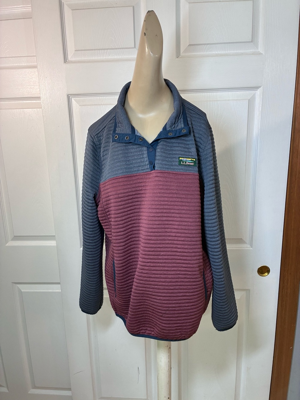 L.L Bean air light pull over size large regular